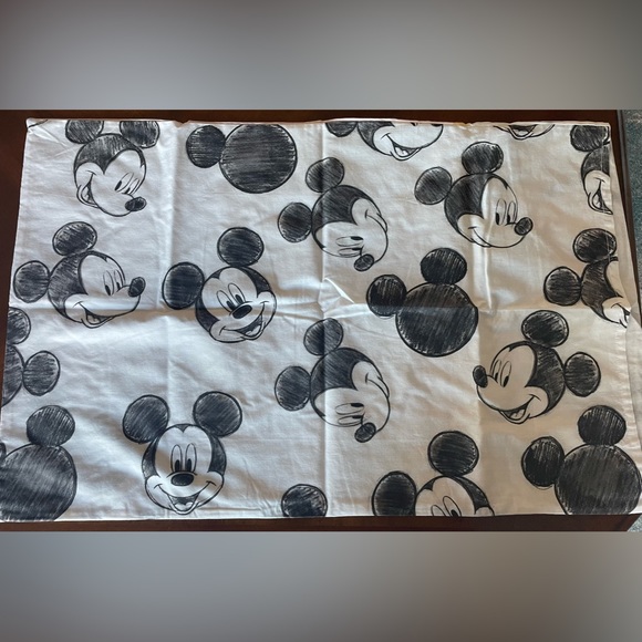 Twin XL Mickey Mouse reversible Duvet cover with duvet insert - Picture 5 of 5